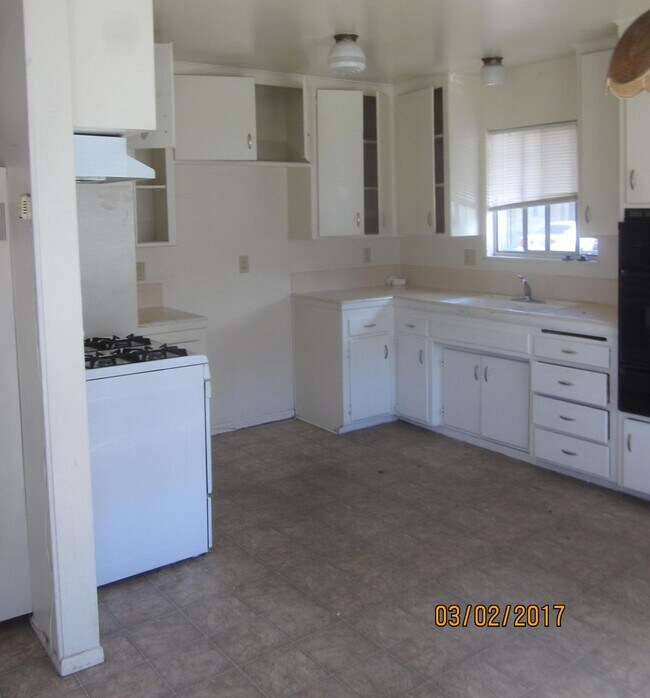 Building Photo - 119-119 W Locust Ave