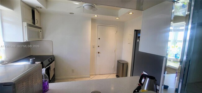 Building Photo - 3800 S Ocean Dr