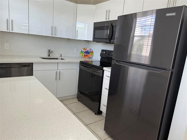 Building Photo - 144 Farnham F