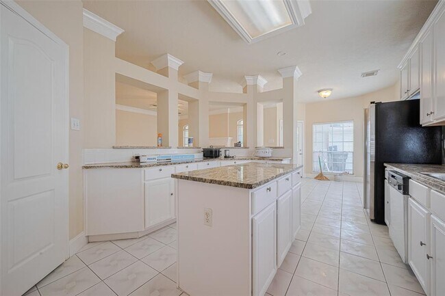 Building Photo - 14203 Torrey Village Dr