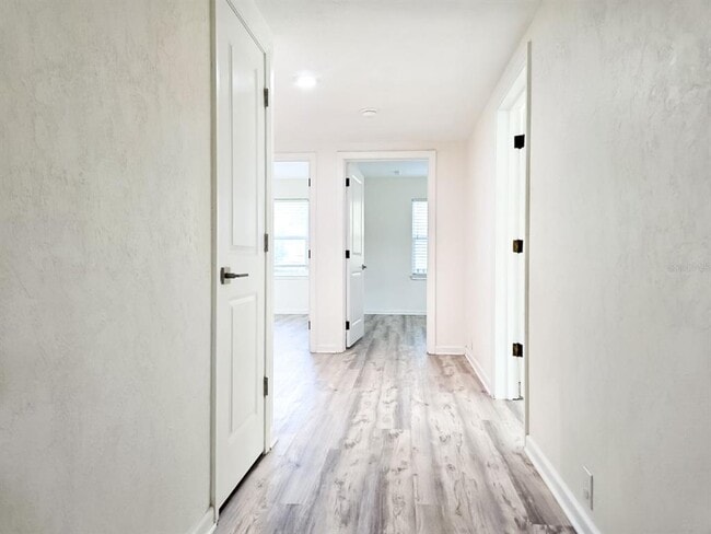 Building Photo - 518 NW 27th Ave