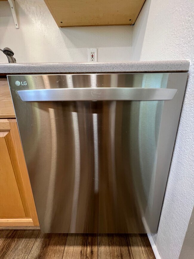 Building Photo - Single Story 3 bedroom In Cute Treelined Vallejo Neighborhood