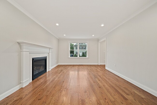 Building Photo - 15 Lakeview Ave