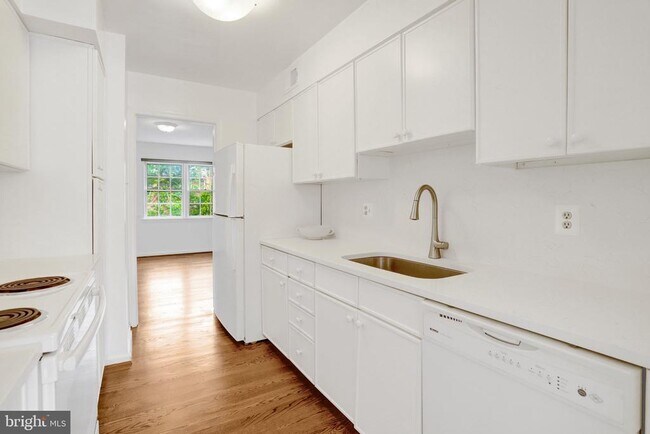 Building Photo - 2225 N Tuckahoe St