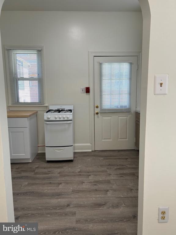 Building Photo - 206 W Gay St