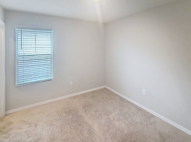 Building Photo - 12937 Camarillo Pl