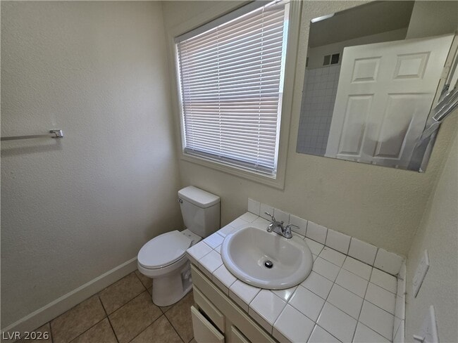 Building Photo - 1590 Mustang Dr