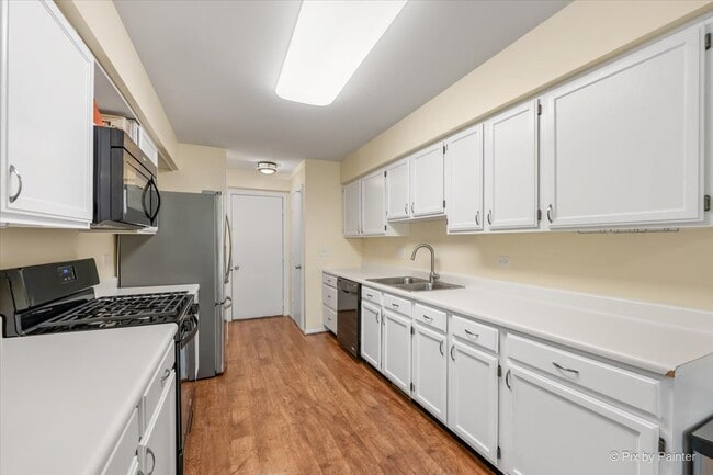 Building Photo - 453 Village Creek Dr