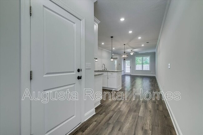 Building Photo - 504 Vinings Dr