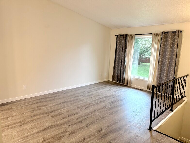 Living area - 16199 Flagstaff Ct S