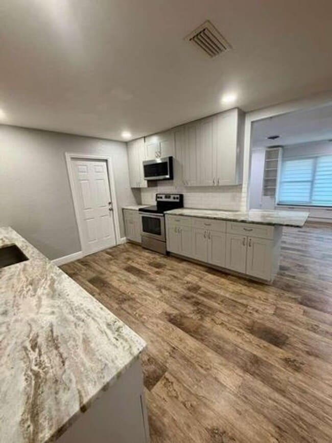 Building Photo - 4433 Foss Rd