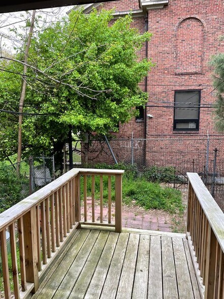 Building Photo - 5853 Ashland Ave