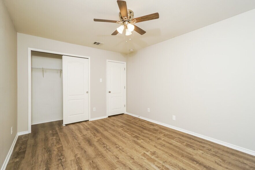 Building Photo - 10502 Marigold Bay