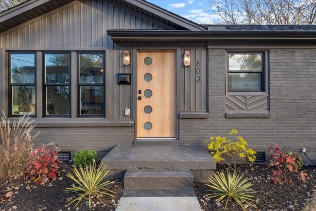 Building Photo - 603 N 5th St