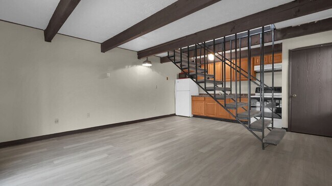 Building Photo - 1 Bedroom Townhouse Apartment