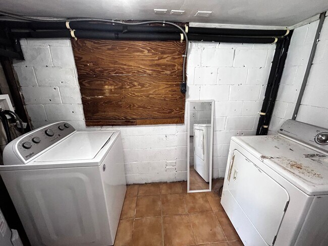 Building Photo - Charming, Newly Renovated 3-Bedroom Home w...