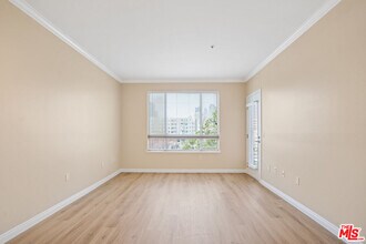 Building Photo - 100 S Alameda St