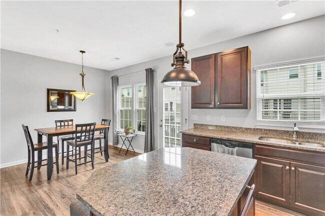 Building Photo - 1503 Pointe View Dr