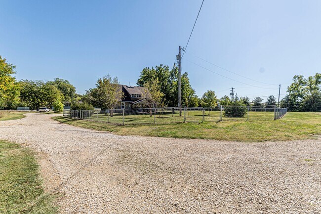 Building Photo - Please View 3D Virtual Walk-Through Before...