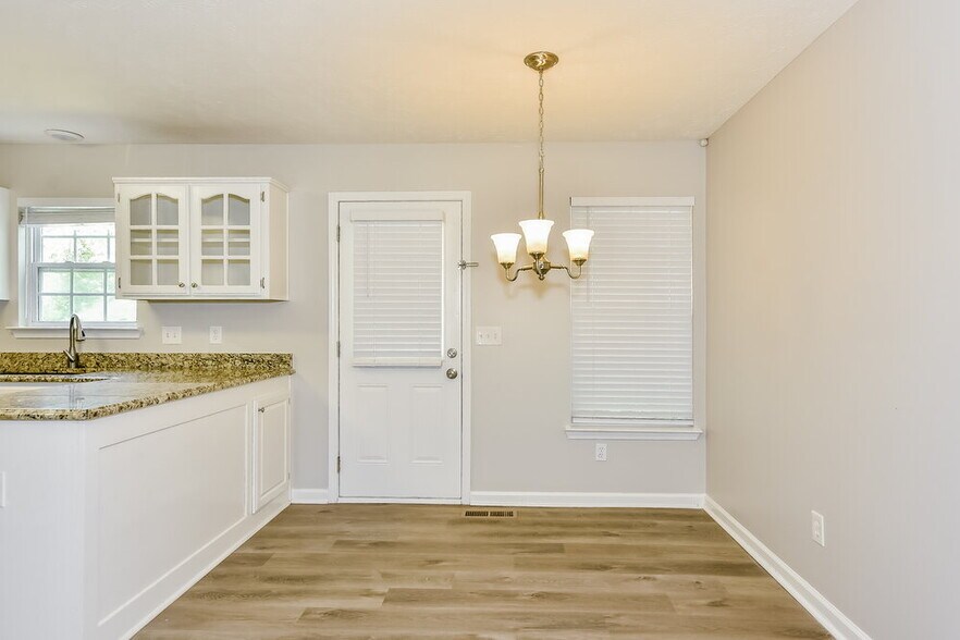 Building Photo - 441 Parrish Hill