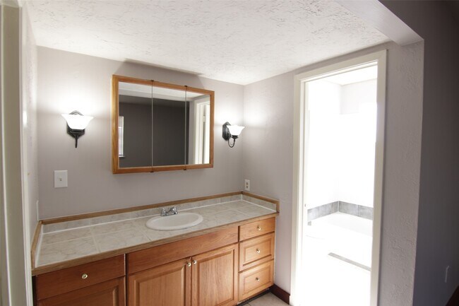 Building Photo - 10426 Cedar Towne Ln