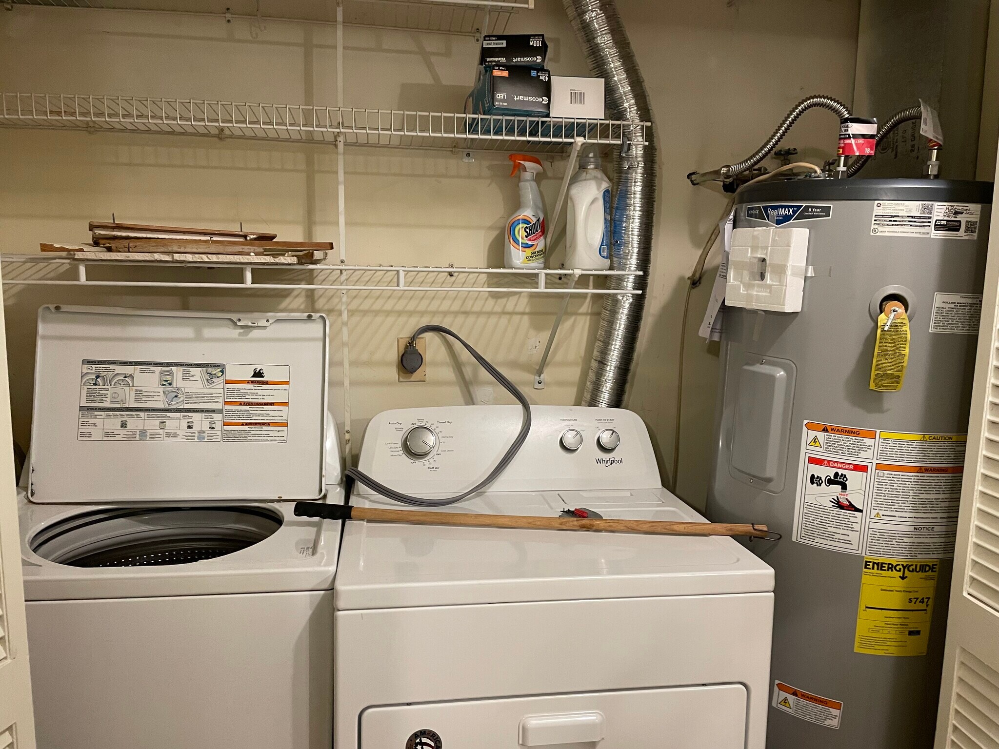 Building Photo - 8 Deer Run Ct