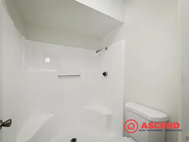 Building Photo - Cozy 3 Bedroom Home at White Ln. & Stine rd.