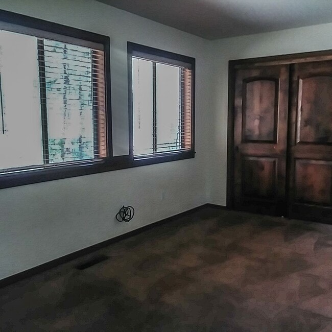 Building Photo - Charming 3-bedroom Lodge-Style Townhouse