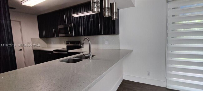 Building Photo - 5201 SW 31st Ave