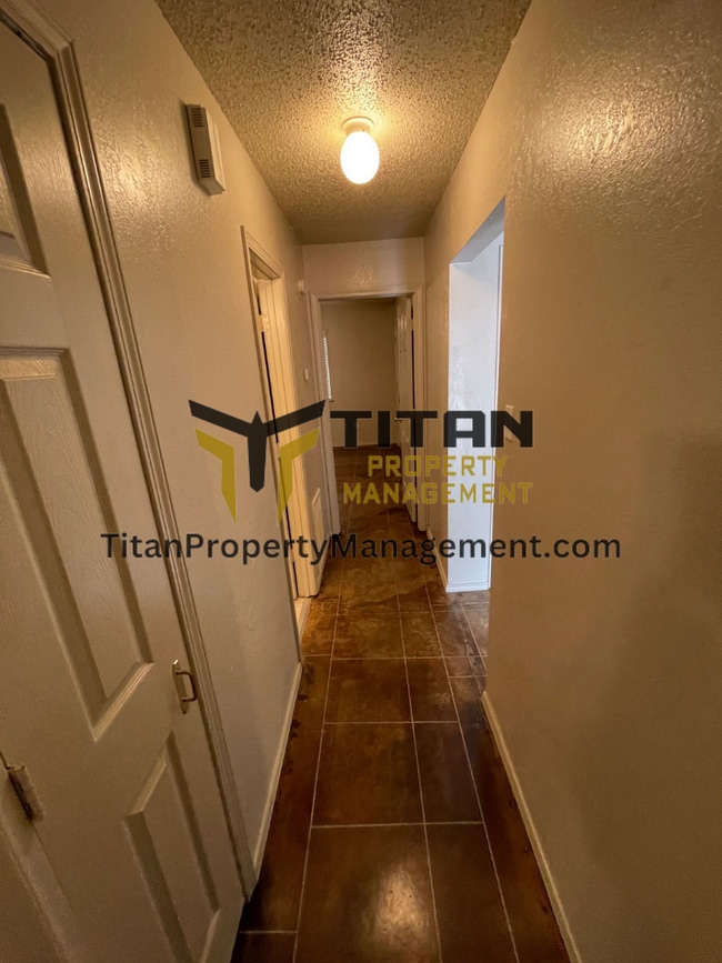 Building Photo - 2 Bed/2 Bath Apartment