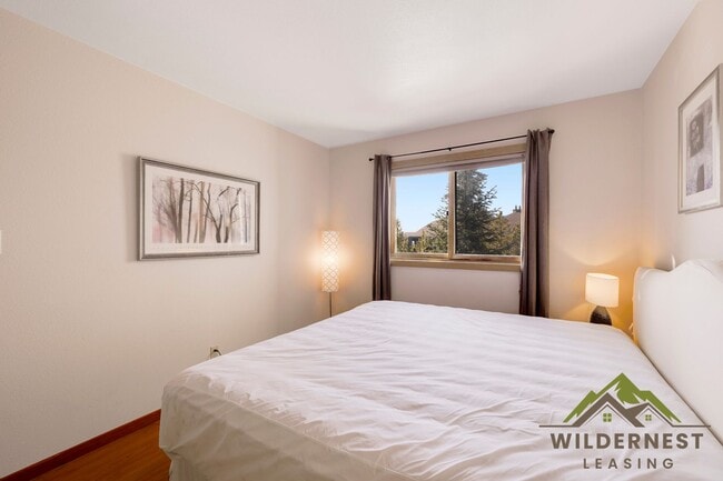 Building Photo - Bright and Welcoming Fully Furnished 2 Bedroom/2Bath Condo In Wildernest- All Utilities included