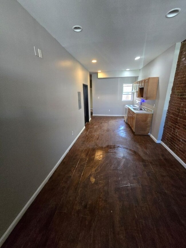 Building Photo - 1938 E Elkhart St