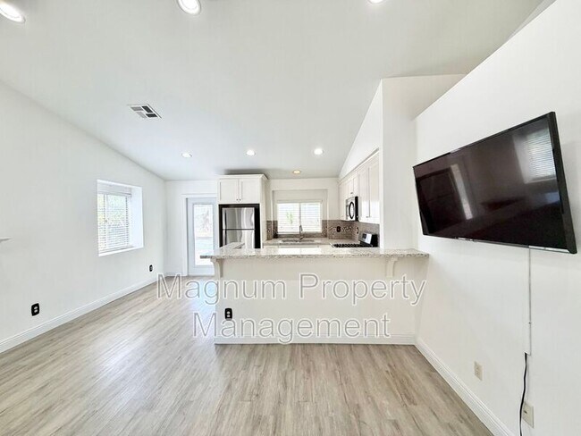 Building Photo - 39721 Rustic Glen Dr