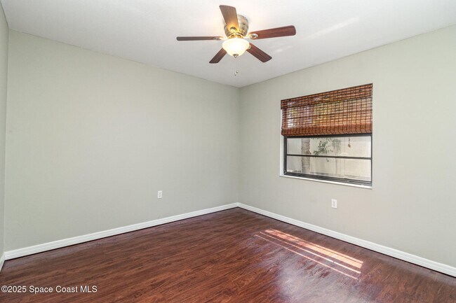 Building Photo - 841 Raintree Ave