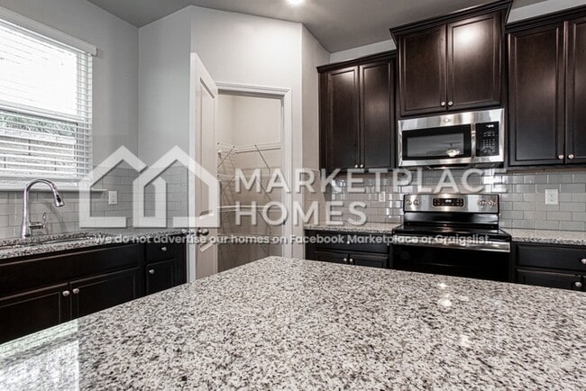 Building Photo - 6715 Hill Rock Ln