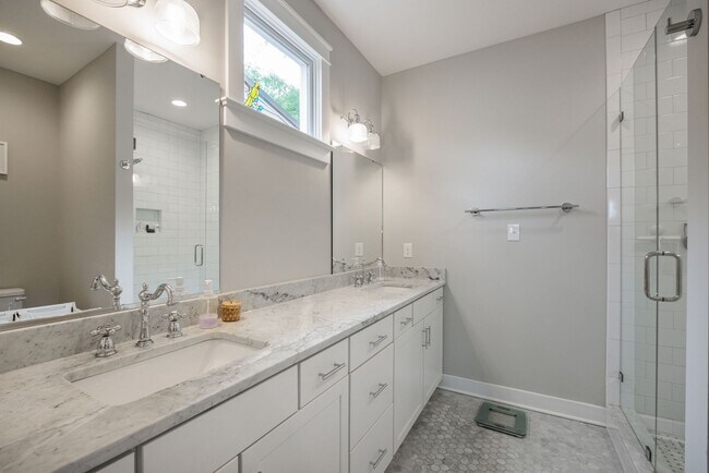 Building Photo - Amazing 3 Bedroom Home in Church Hill!! ***Available Early May 2026***