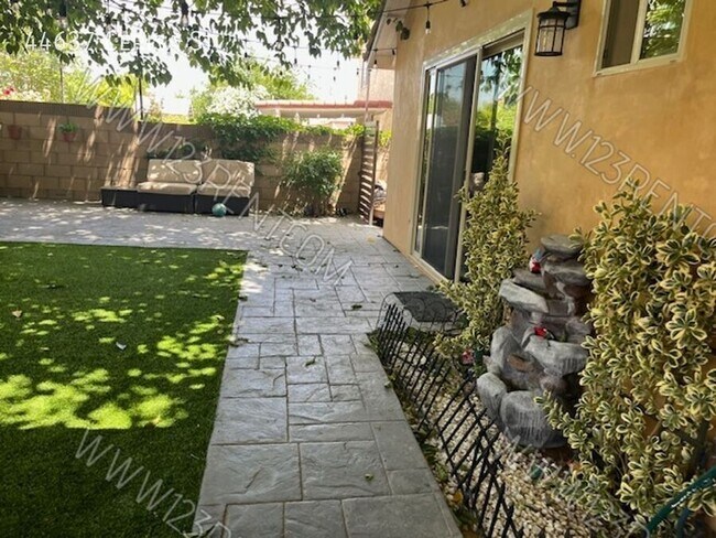 Building Photo - 44637 Cerisa St