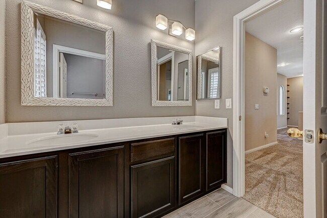 Building Photo - 10588 Isola Bella St