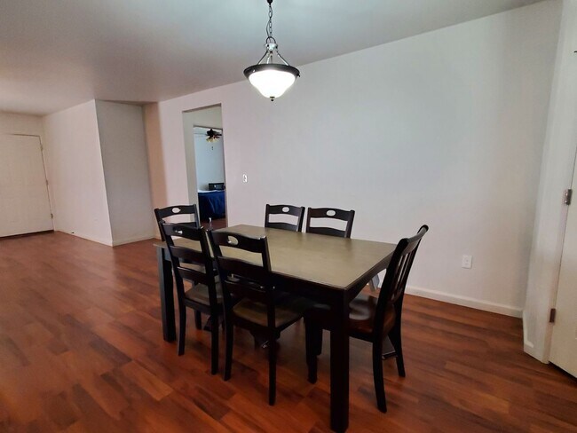 Building Photo - 37 W Thatcher St