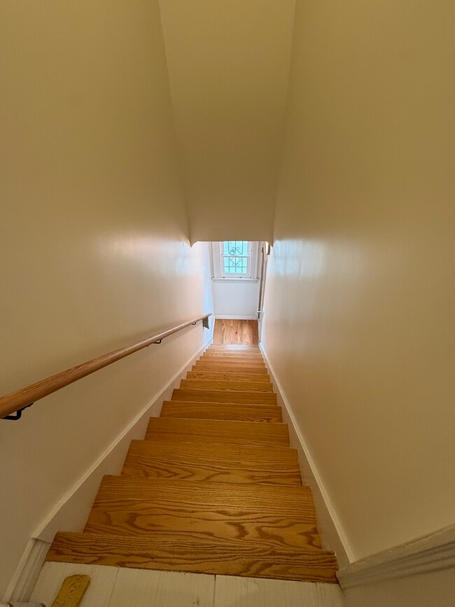 Building Photo - 1035 Meadowbrook Ave