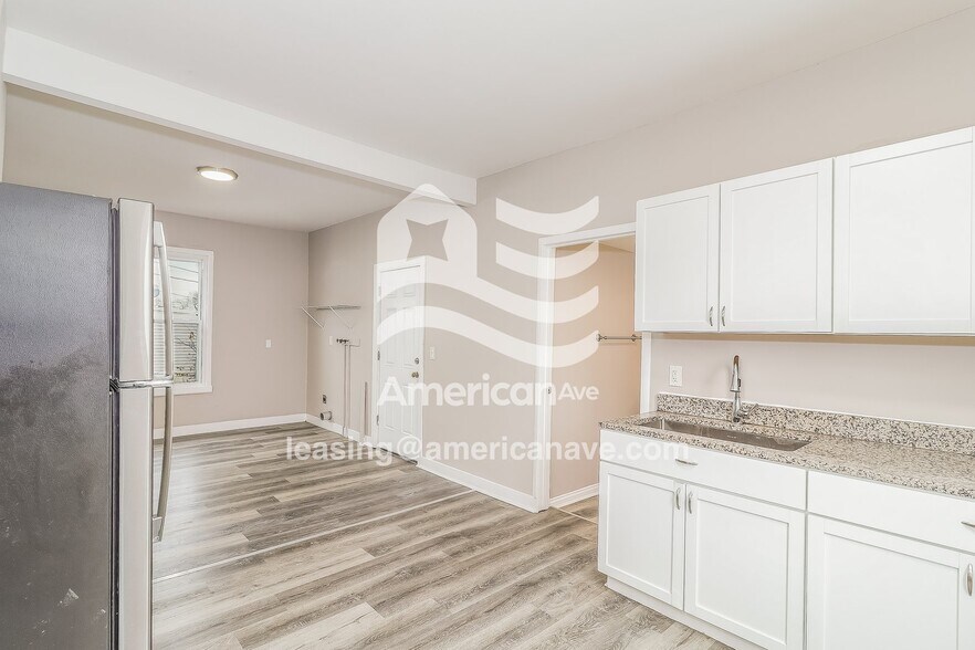 Building Photo - 1328 Pater Ave