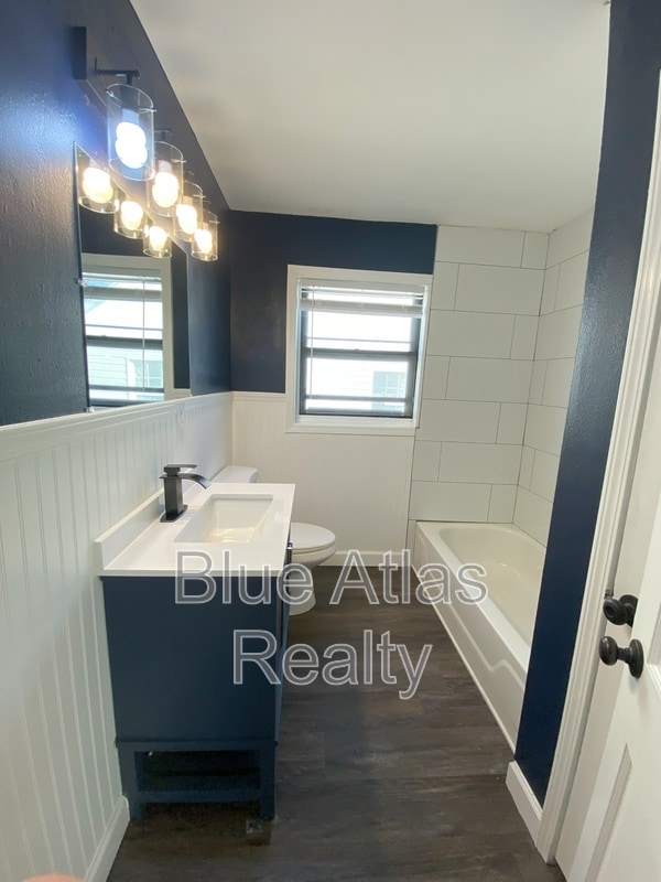 Building Photo - 1303 College St