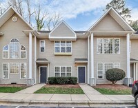 Building Photo - Renovated 2BD/2.5BA Townhome in Charlotte!