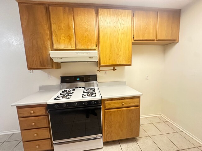 Building Photo - (PENDING APPLICATION) Gated West Lancaster...