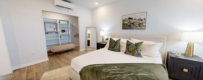 Building Photo - 11850 W Fillmore St