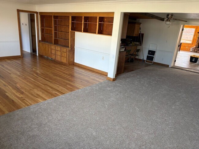 Building Photo - Single Family Home Close to SUU and Cedar High School