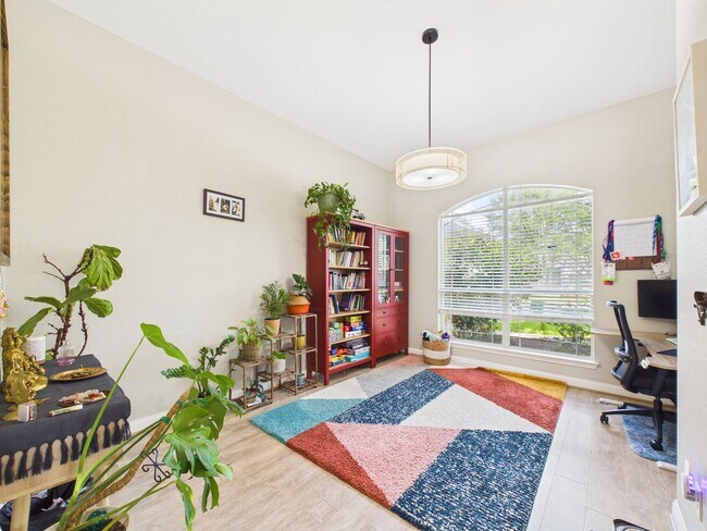 Building Photo - Charming Single-Story Retreat with Designer Finishes in South Austin