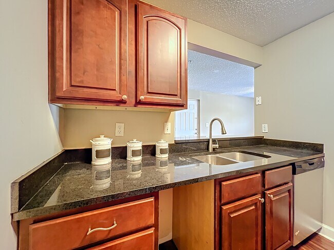 Building Photo - 2065 Dixie Belle Dr