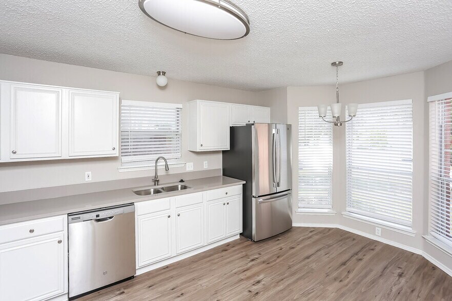 Building Photo - 2213 Whispering Wind St