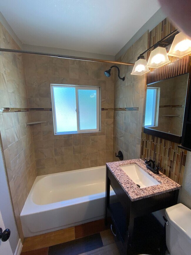 Building Photo - Charming Updated 3-Bedroom Home Just North...